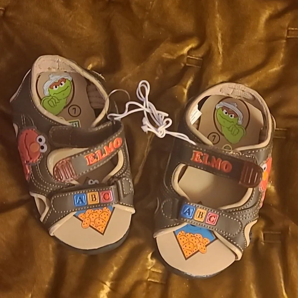 New Еlmo Sesami Street Cute Sandels for a Kid. Size 7. New Newer Worn. - Picture 4 of 6